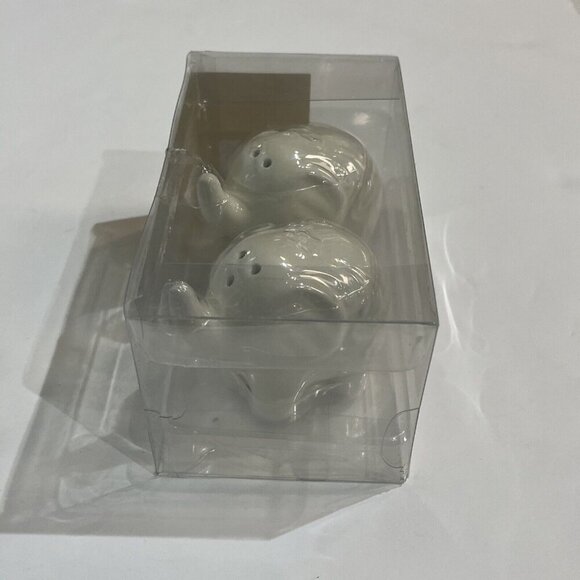 Distant Lands Valencia Salt‎ & Pepper Shaker Elephants Gray Ceramic - Picture 4 of 11